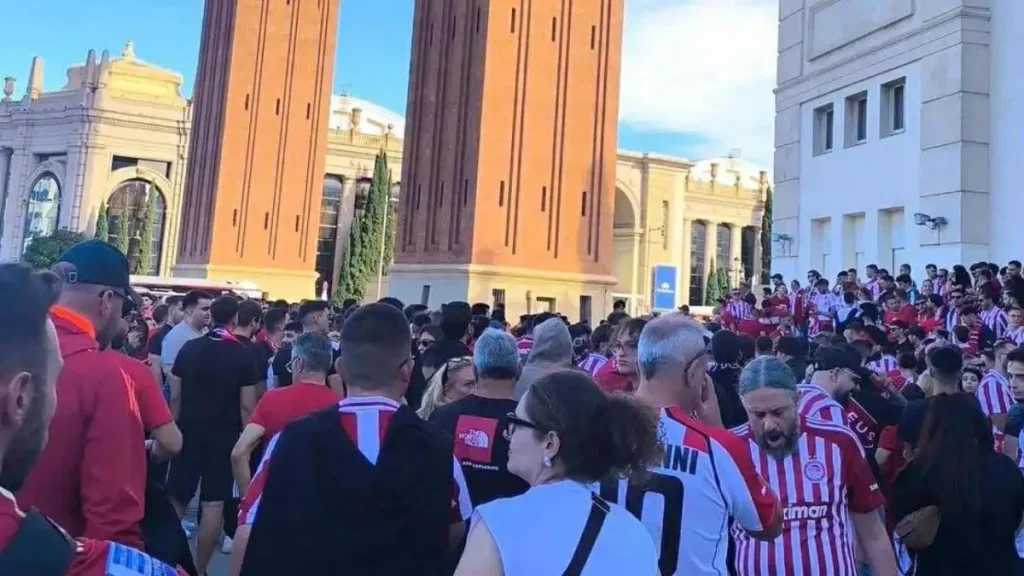 Ερυθρόλευκη «απόβαση» στη Βαρκελώνη – «Πλημμύρισαν» το Μονζουίκ οι φίλοι του Ολυμπιακού (βίντεο)