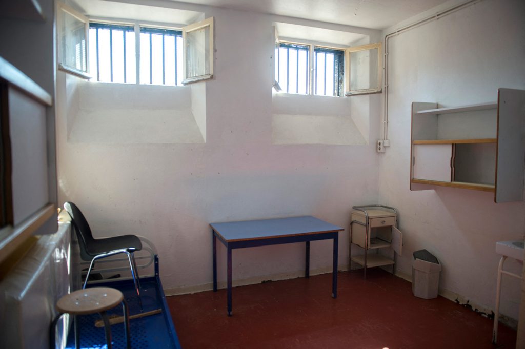 Αυτό είναι το κελί «τρύπα» του Ν.Σαρκοζί: Στα ενδότερα του χώρου των μόλις 9 τ.μ.! – Δείτε φωτογραφίες