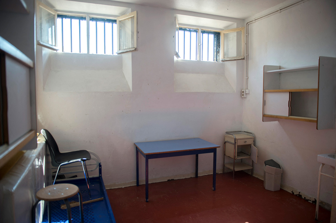 Αυτό είναι το κελί «τρύπα» του Ν.Σαρκοζί: Στα ενδότερα του χώρου των μόλις 9 τ.μ.! – Δείτε φωτογραφίες