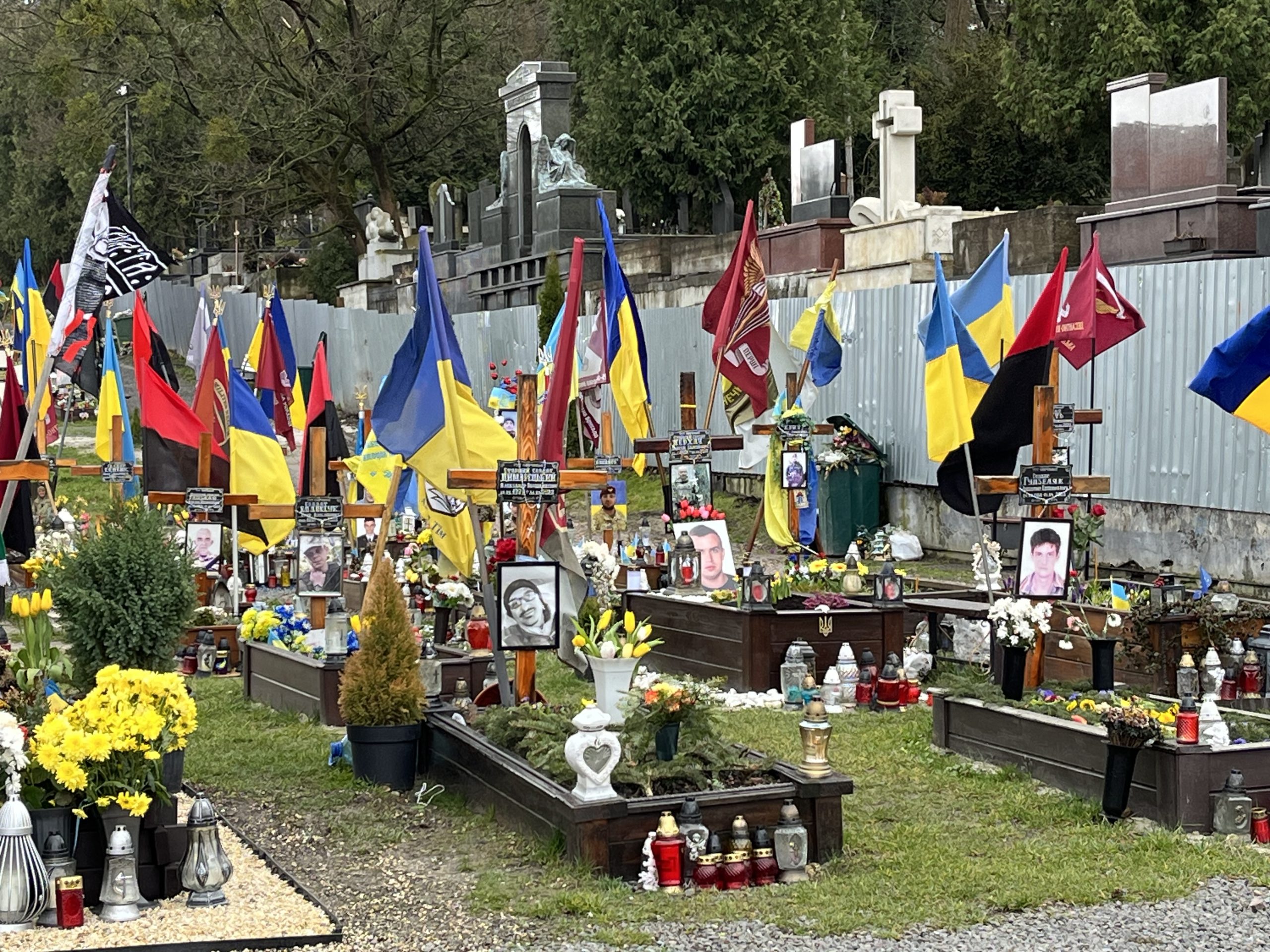 Bρετανός δημοσιογράφος για τις βαριές ουκρανικές απώλειες: «Έχουν ξεπεράσει τα 2 εκατομμύρια νεκρούς στρατιώτες»!