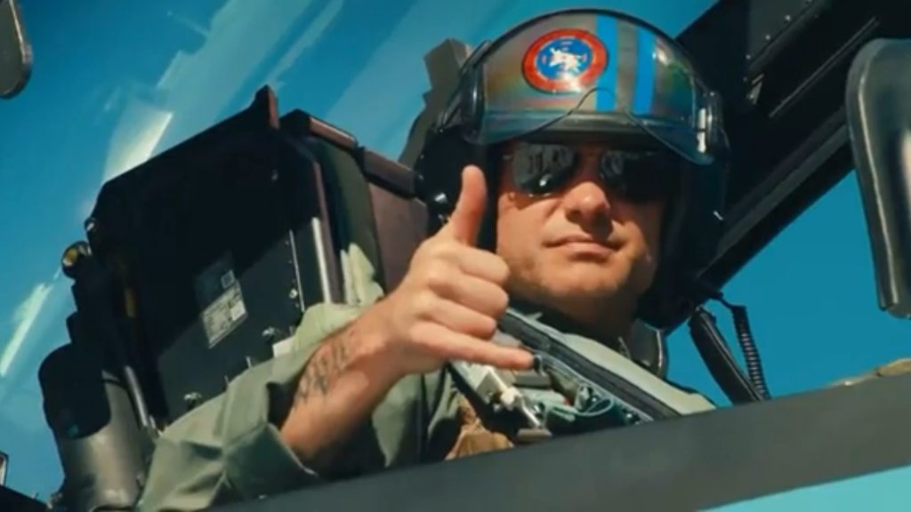 O Πιτ Χέγκσεθ πέταξε με μαχητικό αεροσκάφος F/Α-18 ως άλλος πιλότος του Top Gun (βίντεο)