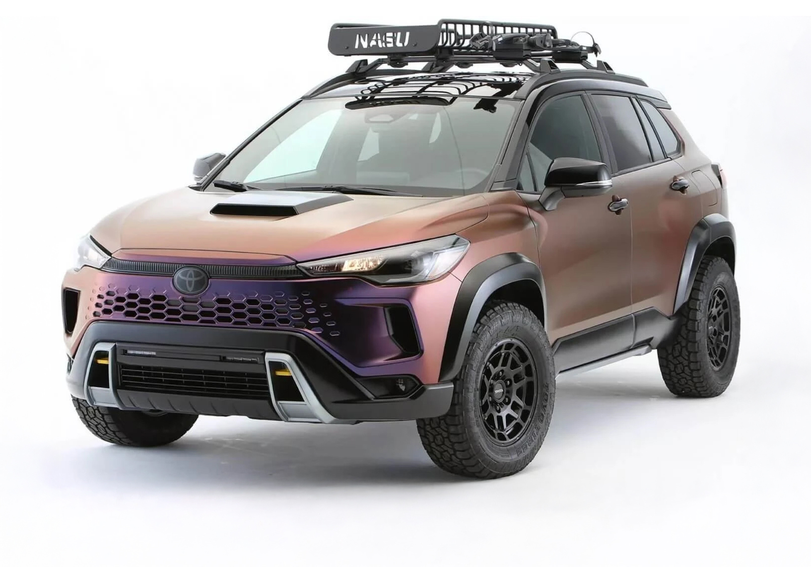 Toyota Corolla Cross: Αφήνει τα σαλόνια και πιάνει τα αλώνια