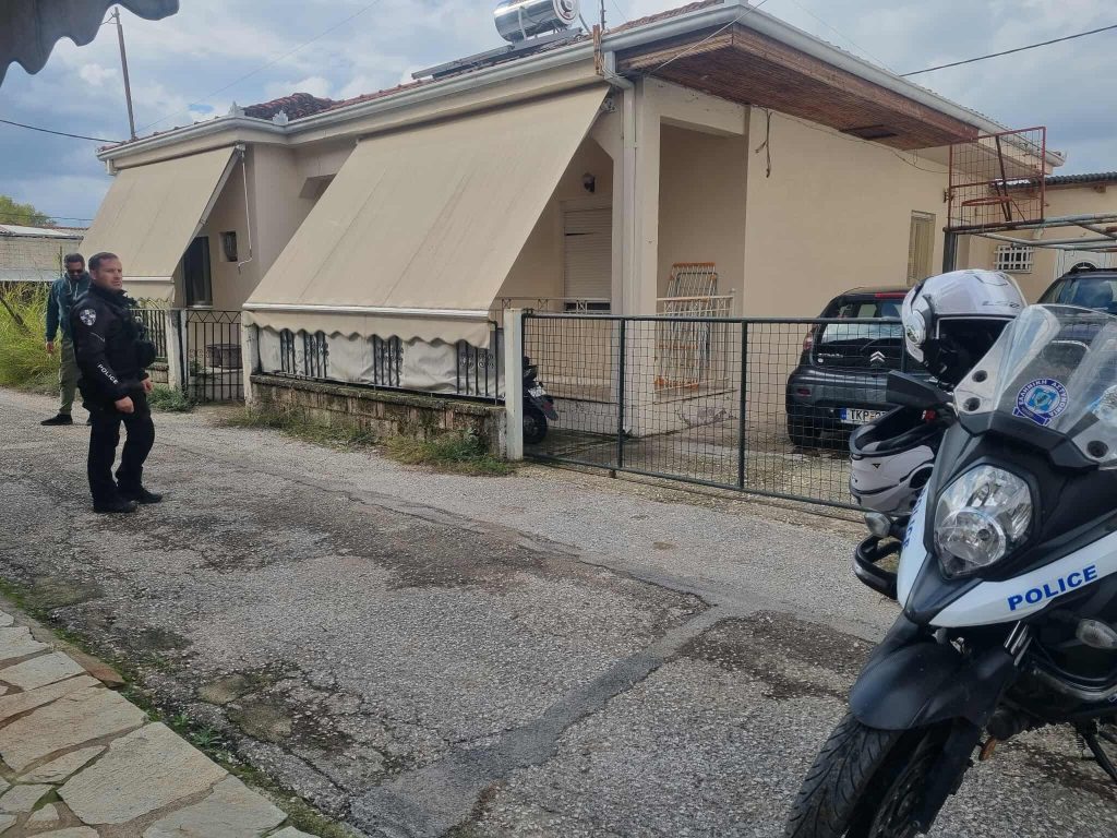 Δολοφονία στα Τρίκαλα – Θείος 18χρονου μητροκτόνου: «Τα παιδιά ήταν νηστικά και χωρίς ρούχα»