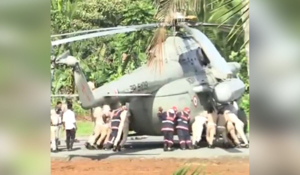 Απίστευτο: Προσγείωσαν το ελικόπτερο της προέδρου της Ινδίας σε φρέσκο τσιμέντο και… κόλλησε (βίντεο)