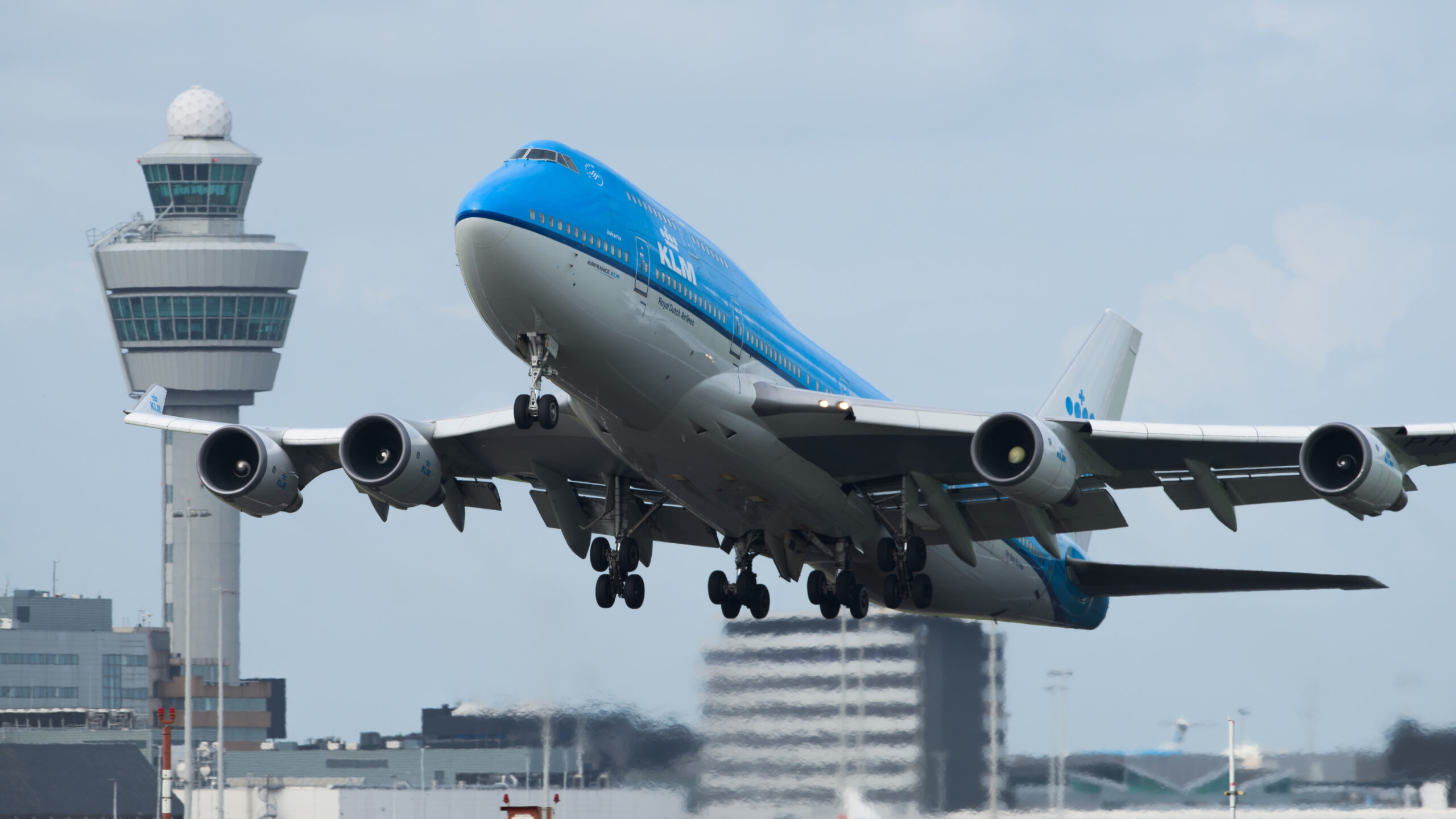 Άμστερνταμ: Το αεροδρόμιο Σίπχολ ακύρωσε δεκάδες πτήσεις λόγω επικείμενης καταιγίδας