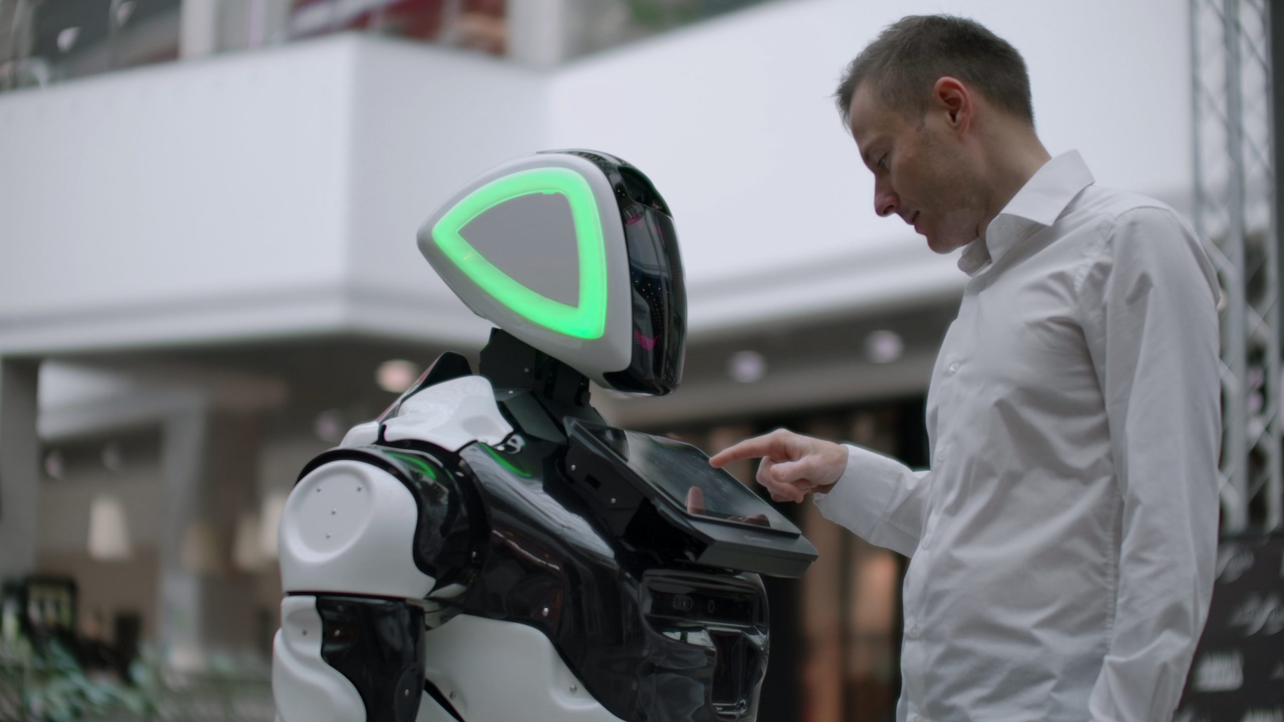 Η Amazon σχεδιάζει να αντικαταστήσει πάνω από μισό εκατομμύριο θέσεις εργασίας με ρομπότ