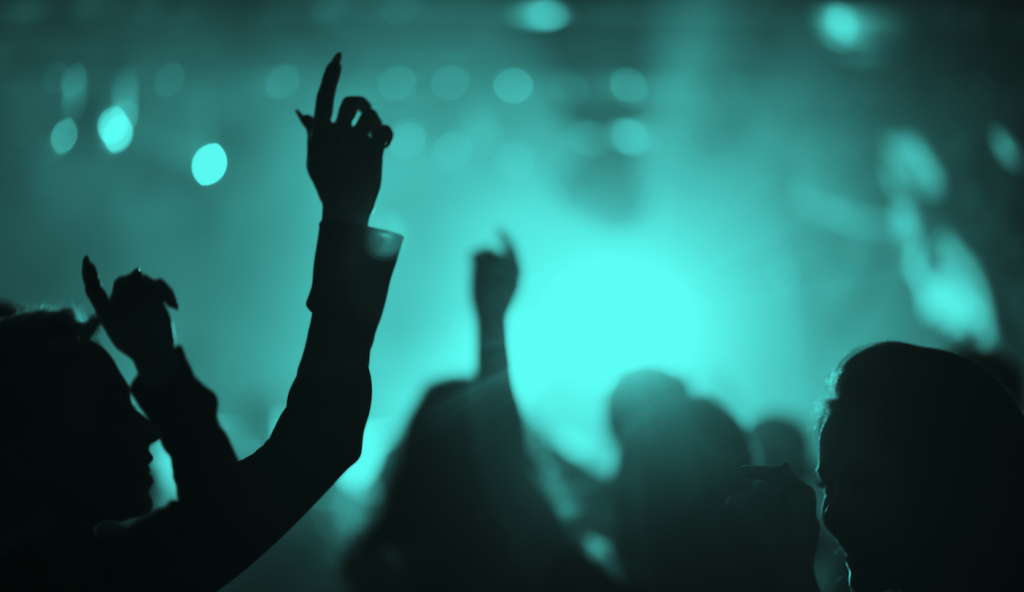 Νέες μαρτυρίες για το κλαμπ στο Γκάζι: «Δεχόμαστε απειλές για τη ζωή μας – Βλέπουμε συνέχεια σωριασμένα άτομα»