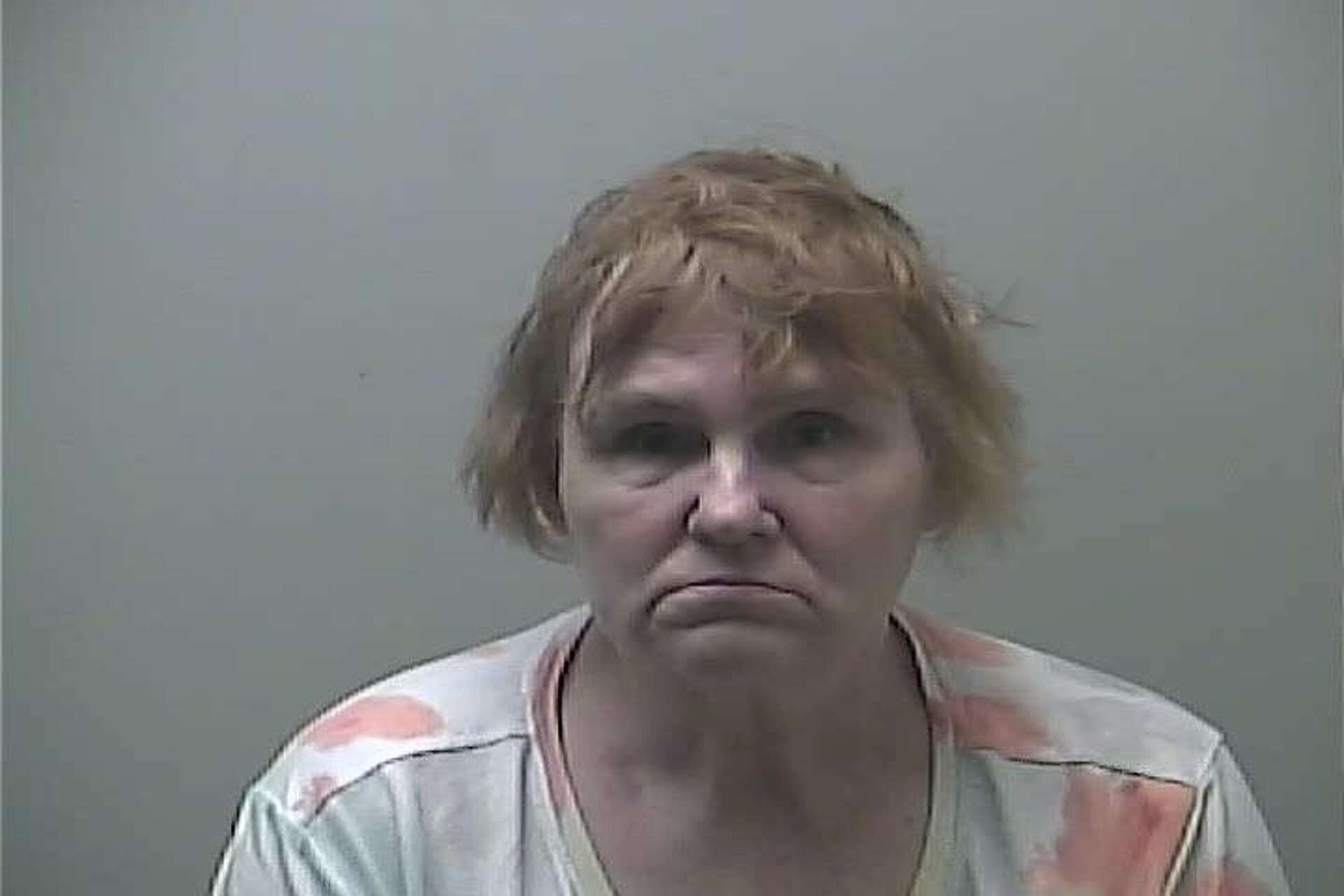 Δεν το χωρά ο νους: 63χρονη βίαζε και κακοποιούσε τρεις ανήλικες αδερφές – Πώς ξεσκεπάστηκαν οι φρικτές πράξεις της