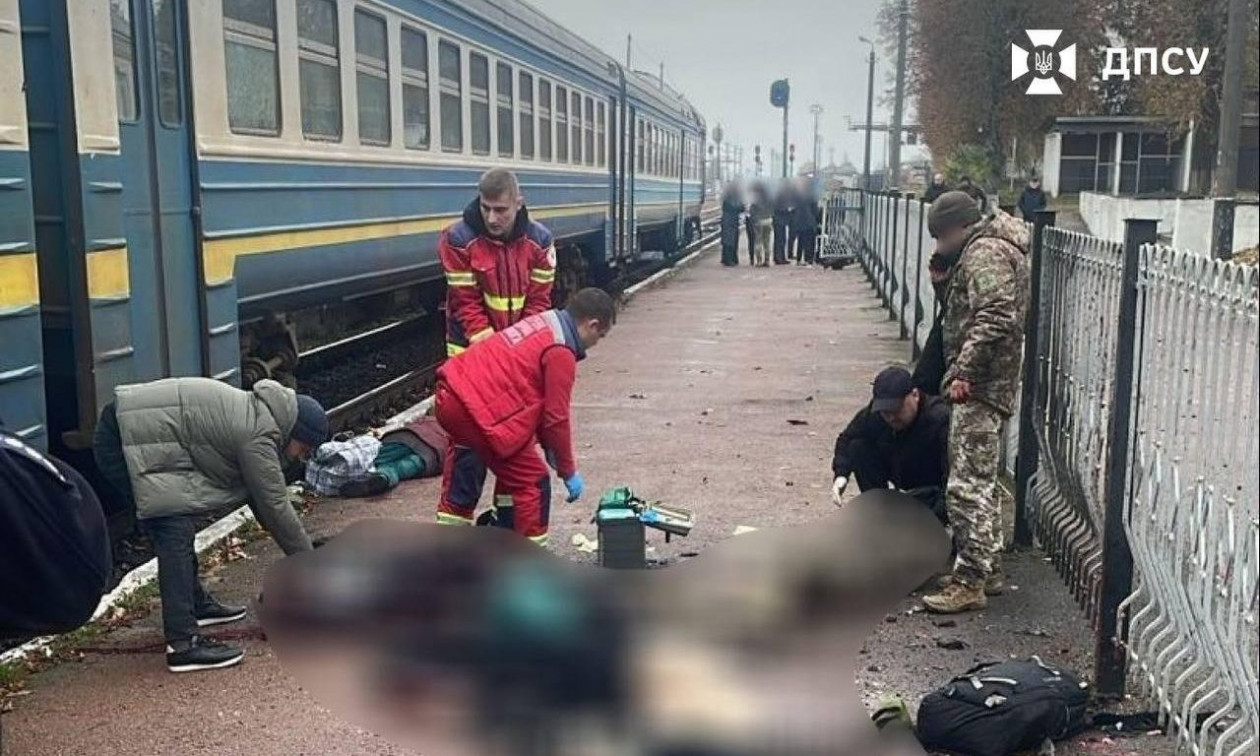 Ουκρανία: 23χρονος πυροδότησε εκρηκτικό μηχανισμό σε αποβάθρα σιδηροδρομικού σταθμού – Τέσσερις νεκροί