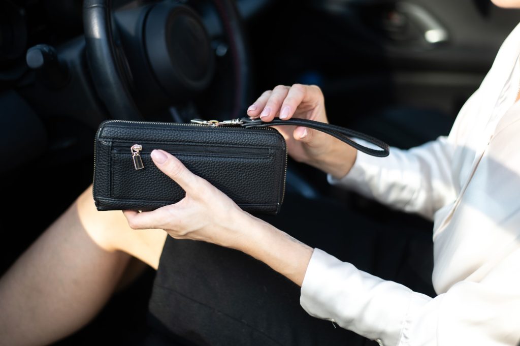 Κομψά Must-Have: Πώς να επιλέξετε το σωστό πορτοφόλι για κάθε περίσταση;