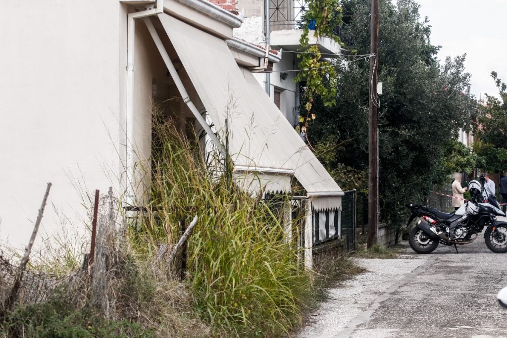 Τρίκαλα: Προφυλακιστέος ο 18χρονος που έπνιξε με πετσέτα την 54χρονη μητέρα του
