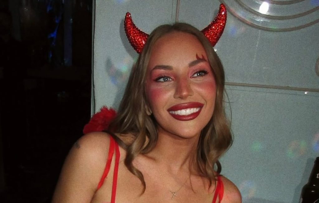 Σε ρυθμούς Halloween η Ανδρομάχη Δημητροπούλου: Ντύθηκε διαβολάκι για τα γενέθλιά της – Δείτε φωτογραφίες