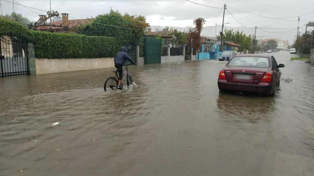 Μεσολόγγι: Ξυλοδαρμός υπαλλήλου του Δήμου που επιχειρούσε σε πλημμύρες – Τι αναφέρει ο Αντιδήμαρχος Περιβάλλοντος