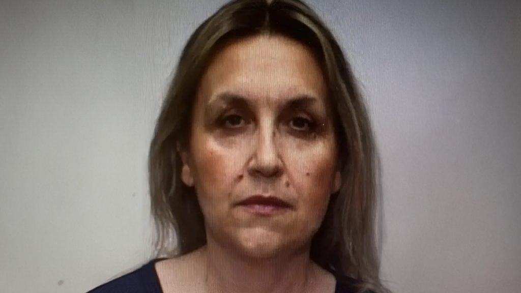 Τρίκαλα: Απολογείται ο 18χρονος που σκότωσε την 54χρονη μητέρα του – Τι θα υποστηρίξει