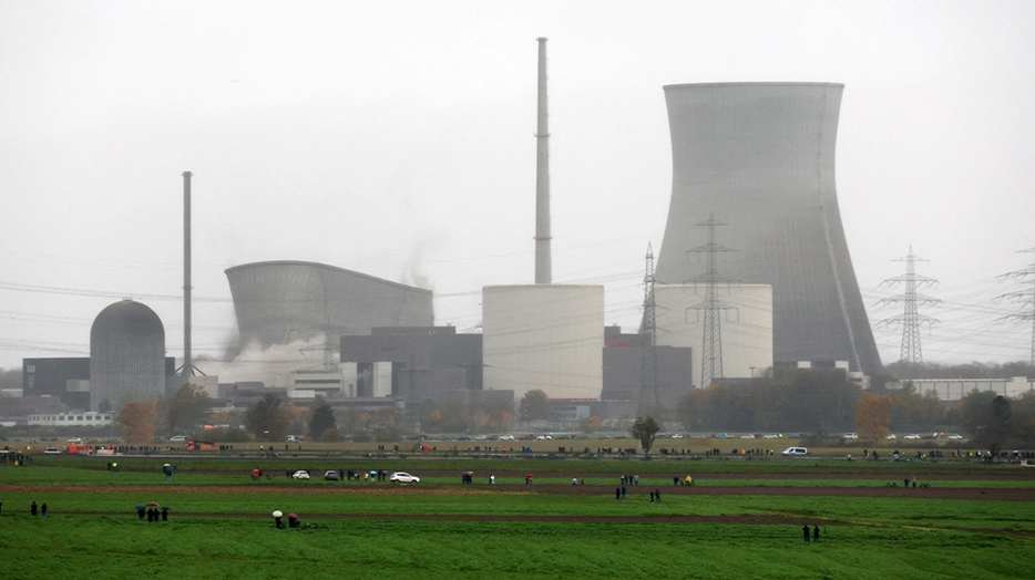 Βίντεο: Κατεδαφίστηκαν με ελεγχόμενη έκρηξη οι πύργοι πρώην πυρηνικού εργοστασίου στη Γερμανία