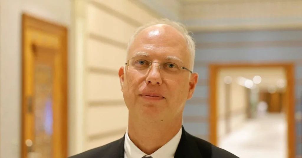 Σύμβουλος Πούτιν προς Τραμπ: «Μην μεταμορφωθείς σε Μπάιντεν»