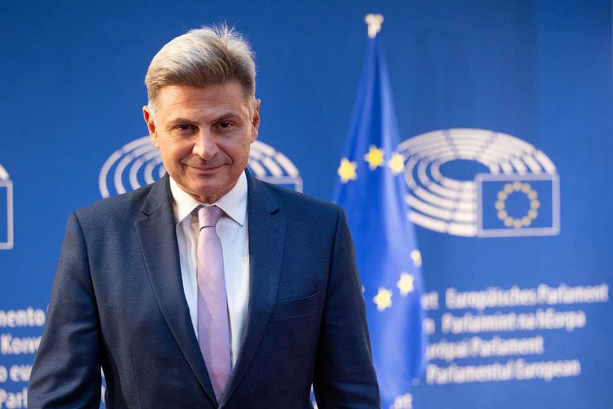 Ν.Φαραντούρης: «Η κυβέρνηση δεν πρέπει να συναινέσει στην κατάργηση του βέτο για ένταξη νέων χωρών στην ΕΕ»