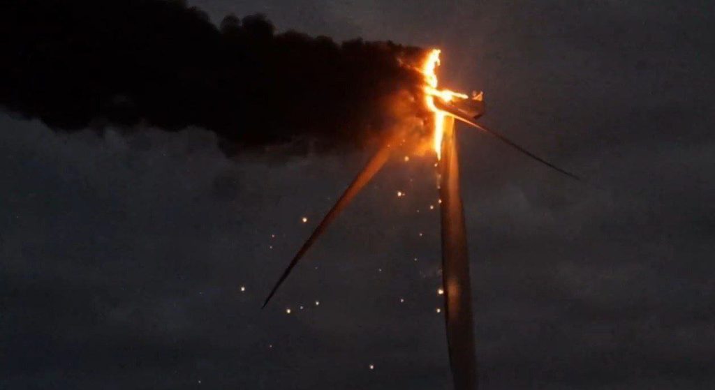 Οι ρωσικές δυνάμεις έπληξαν με drones ουκρανικές ανεμογεννήτριες στο Κραματόρσκ: Δείτε βίντεο