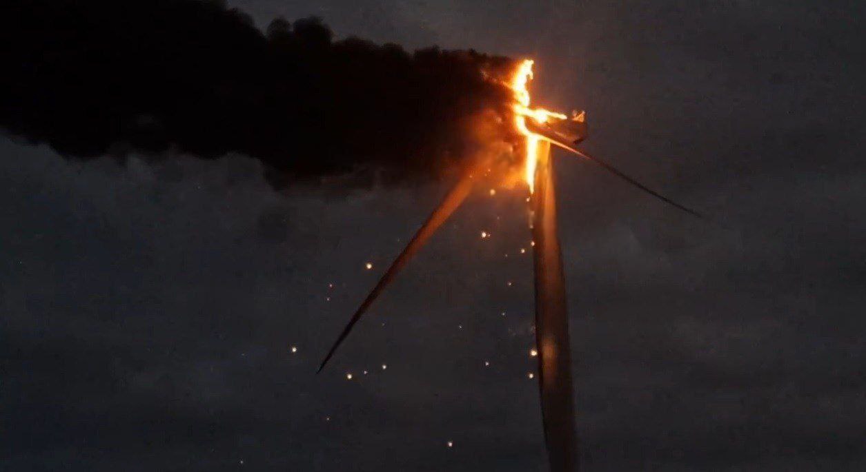 Οι ρωσικές δυνάμεις έπληξαν με drones ουκρανικές ανεμογεννήτριες στο Κραματόρσκ: Δείτε βίντεο