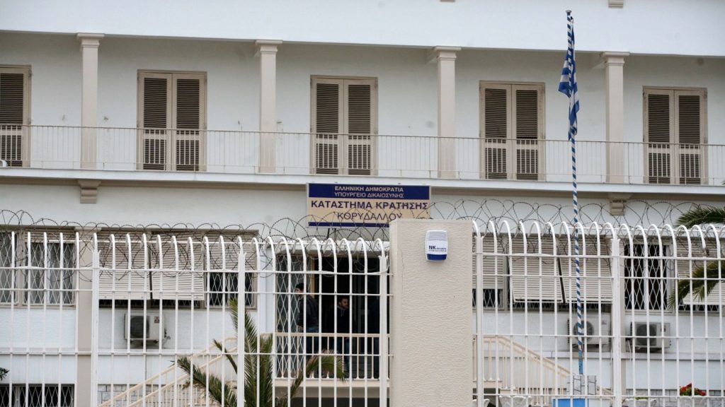 Βρέθηκε θαμμένο όπλο στην αυλή των φυλακών Κορυδαλλού