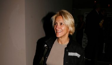 Κ.Κωνσταντίνου: «Αγνώριστη» η σπουδαία ηθοποιός στην πρώτη της τηλεοπτική εμφάνιση (βίντεο)