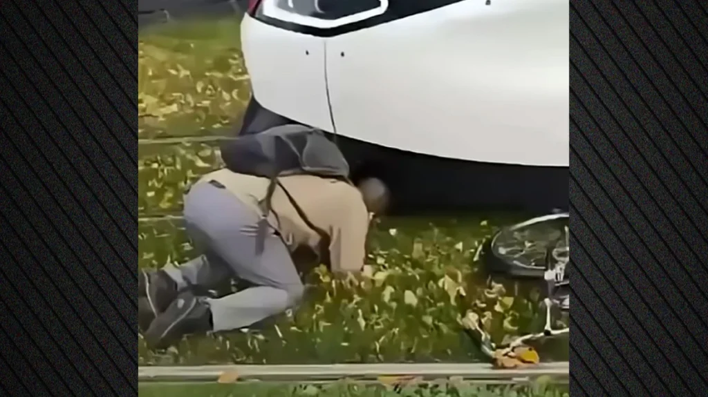 Στρασβούργο: 8χρονος εγκλωβίστηκε κάτω από συρμό του τραμ! (βίντεο)