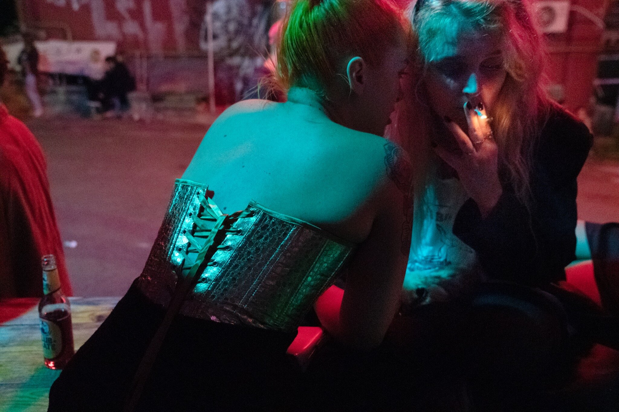 Ποιος πόλεμος; Εντυπωσιακές Ουκρανές διασκεδάζουν μέχρι τα μεσάνυχτα στην Οδησσό – Δείτε βίντεο