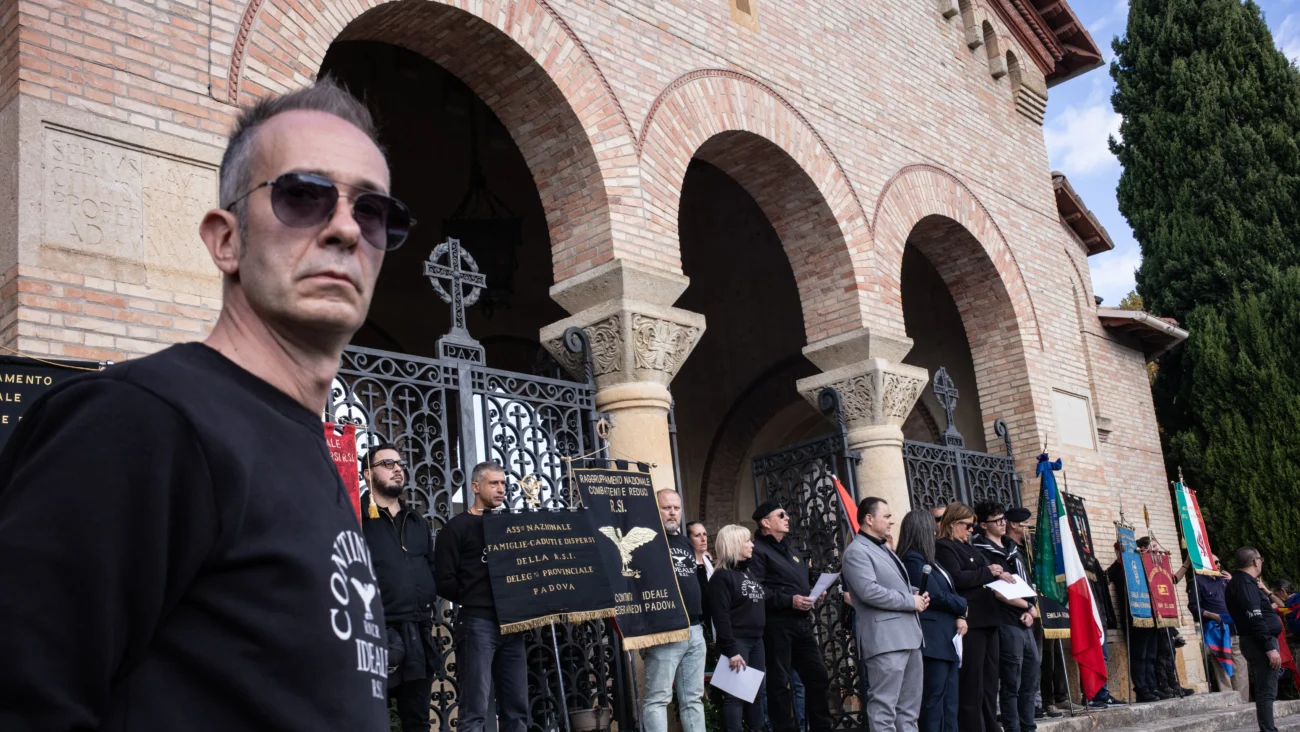 Ιταλία: Νοσταλγοί του Μ.Μουσολίνι συγκεντρώθηκαν ανήμερα των 103 ετών από την επιβολή του καθεστώτος (βίντεο)