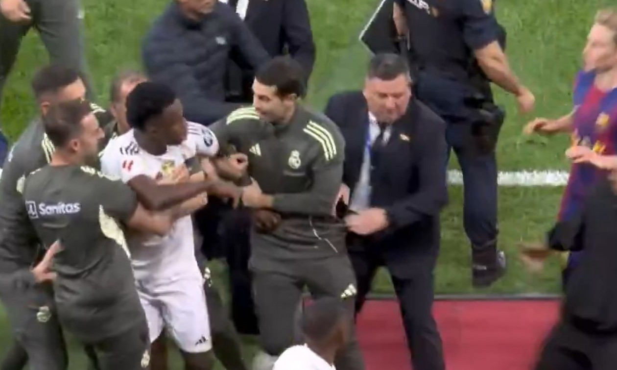 Ροντέο το ντέρμπι της Ρεάλ Μαδρίτης με την Μπαρτσελόνα: Ο Βινίσιους πήγε να επιτεθεί στον Λαμίν Γιαμάλ (βίντεο)