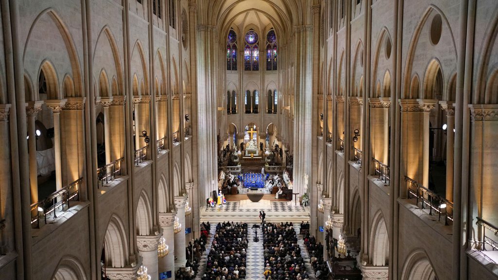 Στην Παναγία των Παρισίων παντρεύτηκε ο ξυλουργός που συμμετείχε στην αναστήλωση του επιβλητικού ναού – Τι ανέφερε