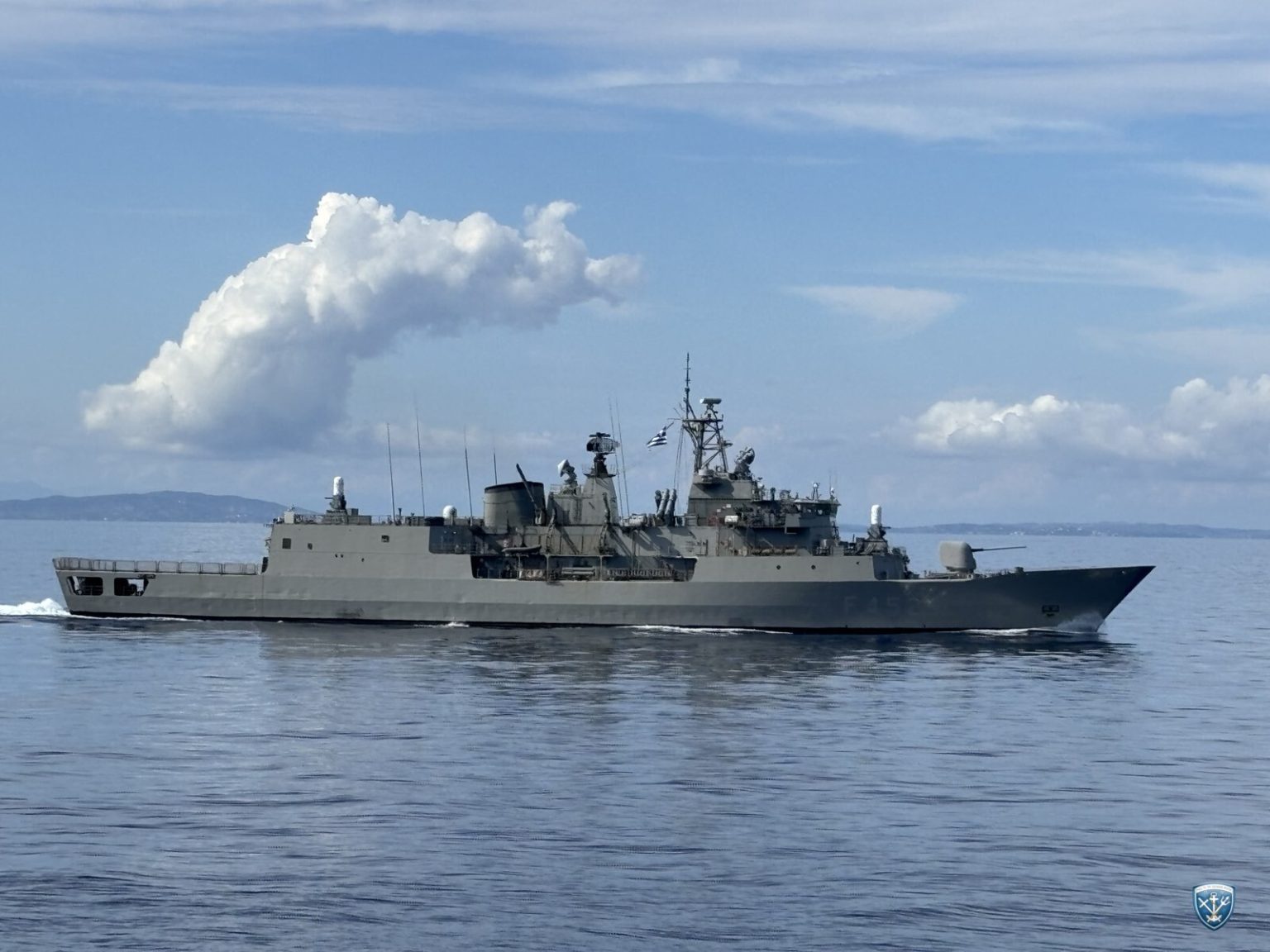 Ολοκληρώθηκε η επιχειρησιακή εκπαίδευση μονάδων του ΠΝ σε Μυρτώο και κεντρικό Αιγαίο (φώτο)