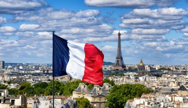 Ο επικεφαλής της Κεντρικής Τράπεζας της Γαλλίας προειδοποιεί για οικονομική «ασφυξία»!