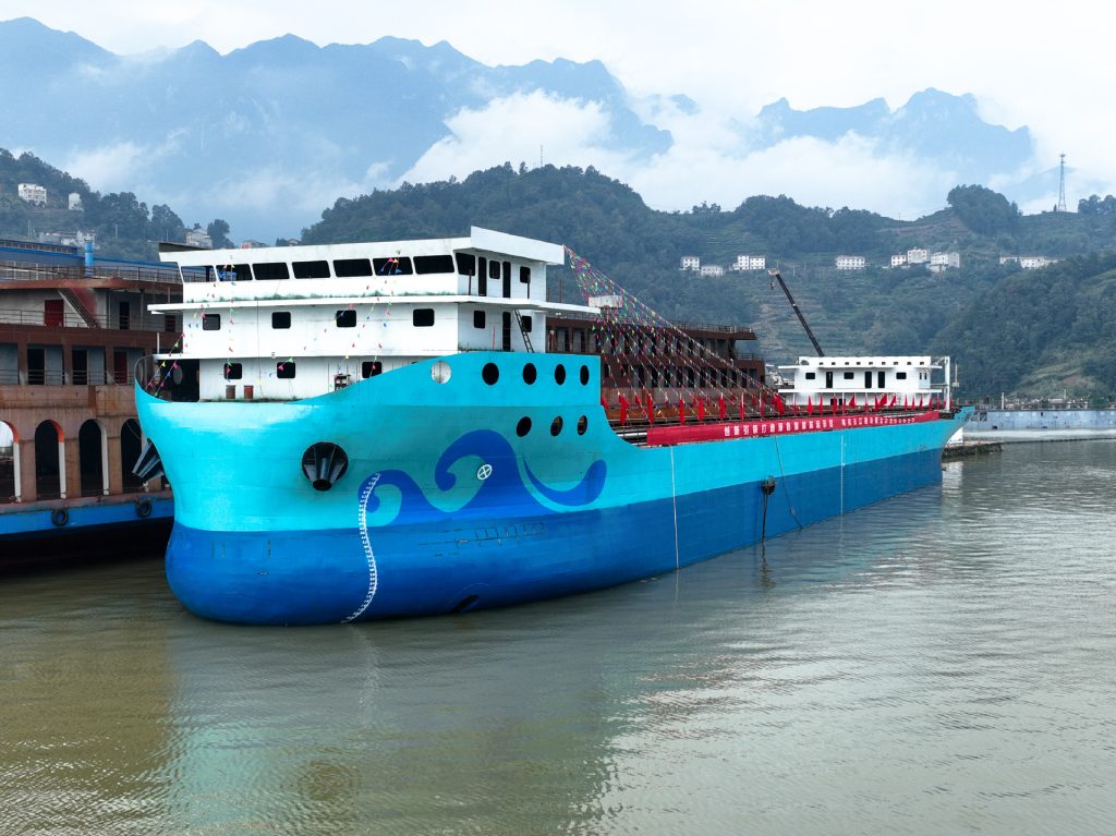 Gezhouba: Καθελκύστηκε το μεγαλύτερο κινεζικό ηλεκτρoκίνητο πλοίο μεταφοράς φορτίου χύδην (φώτο-βίντεο)