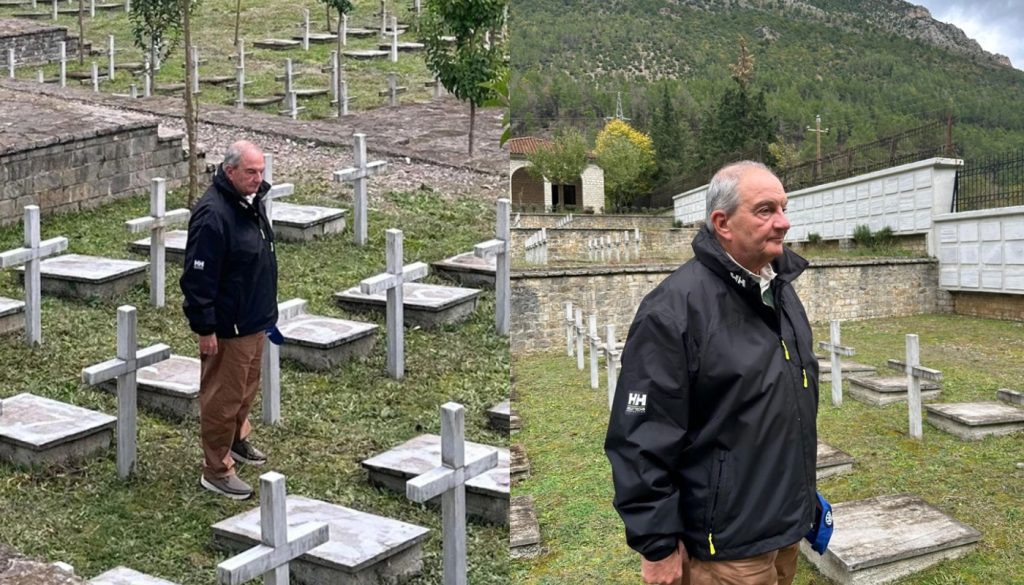 Στη Β.Ήπειρο ο Κ.Καραμανλής: Απέτισε φόρο τιμής σε μνημεία πεσόντων Ελλήνων στρατιωτών (φώτο)