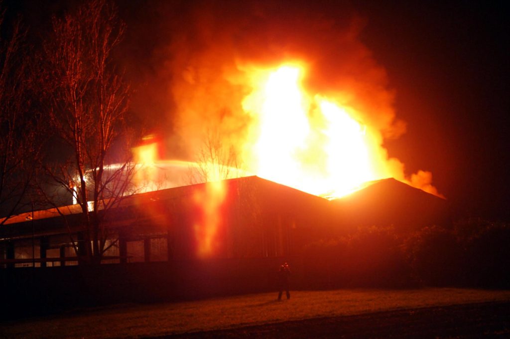 Οι Ουκρανοί κτύπησαν ρωσική αποθήκη καυσίμων και εγκατάσταση αποθήκευσης πετρελαίου στη Λουχάνσκ (βίντεο)