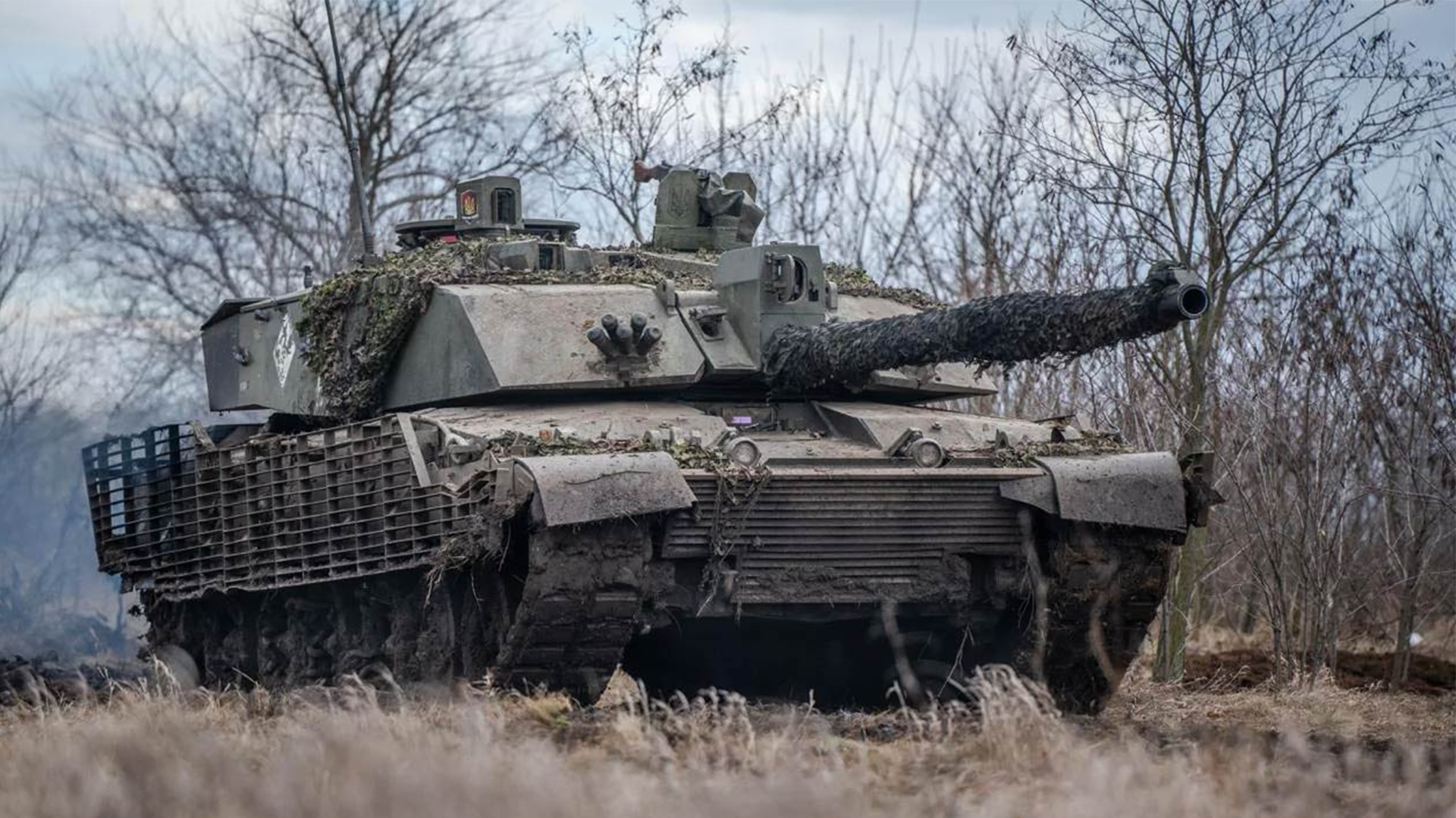 «Σμήνος» από ρωσικά FPV παρέλυσαν βρετανικά Challenger των Ουκρανών και εξόντωσαν έναν από τους χειριστές (βίντεο)