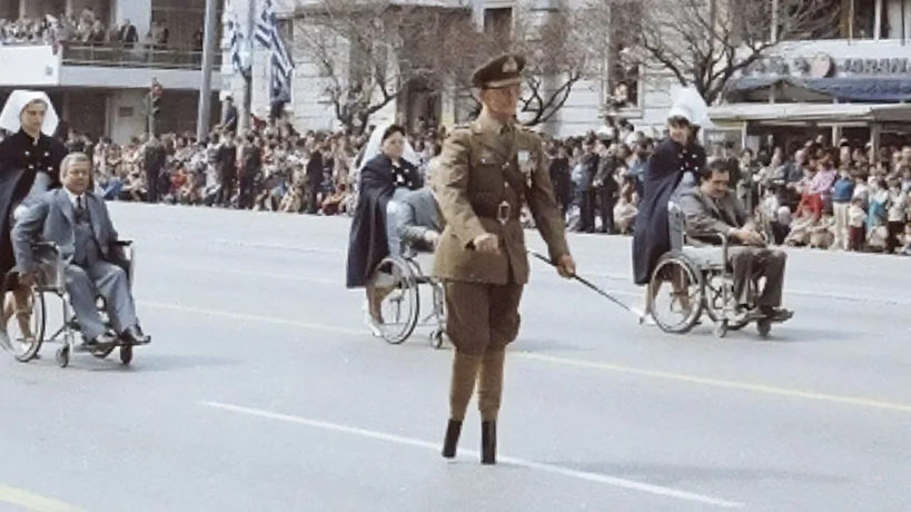 Συνταγματάρχης Γκίκας Τρίπος: Ο ανάπηρος πολέμου χωρίς πόδια που άνοιγε τις στρατιωτικές παρελάσεις (βίντεο)