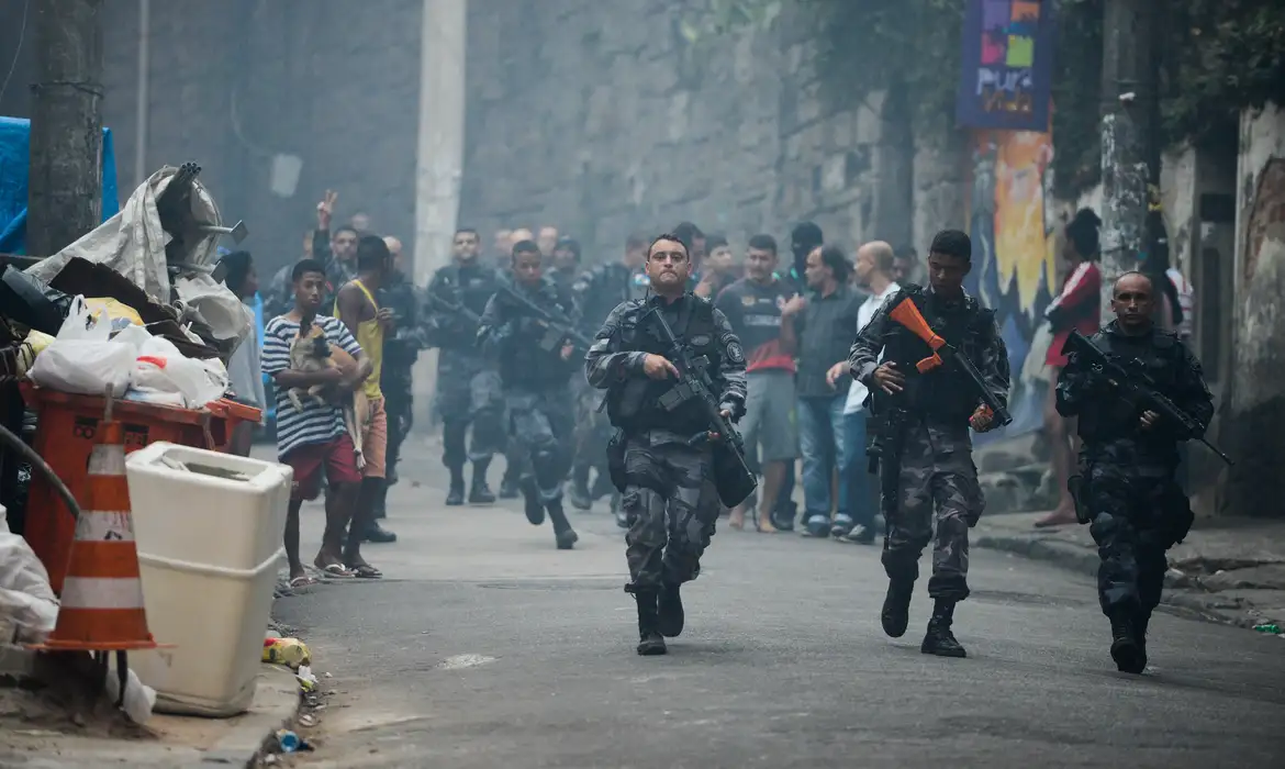 Πόλεμος στο Ρίο ντε Τζανέιρο:  Εικόνες… Ουκρανίας – Στους 64 οι νεκροί από την επιχείρηση κατά των καρτέλ (upd)