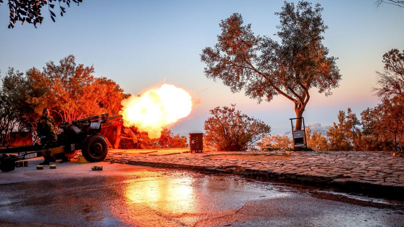 28η Οκτωβρίου: «Έπεσαν» οι 21 κανονιοβολισμοί από τον λόφο του Λυκαβηττού (βίντεο)