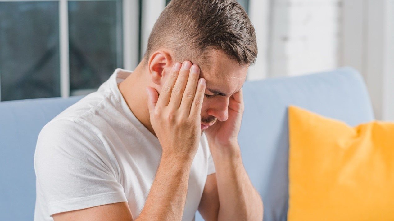 Δείτε πόση ώρα μετά το χτύπημα στο κεφάλι ξεκινούν τα συμπτώματα διάσεισης – Τι δεν πρέπει να αγνοήσετε