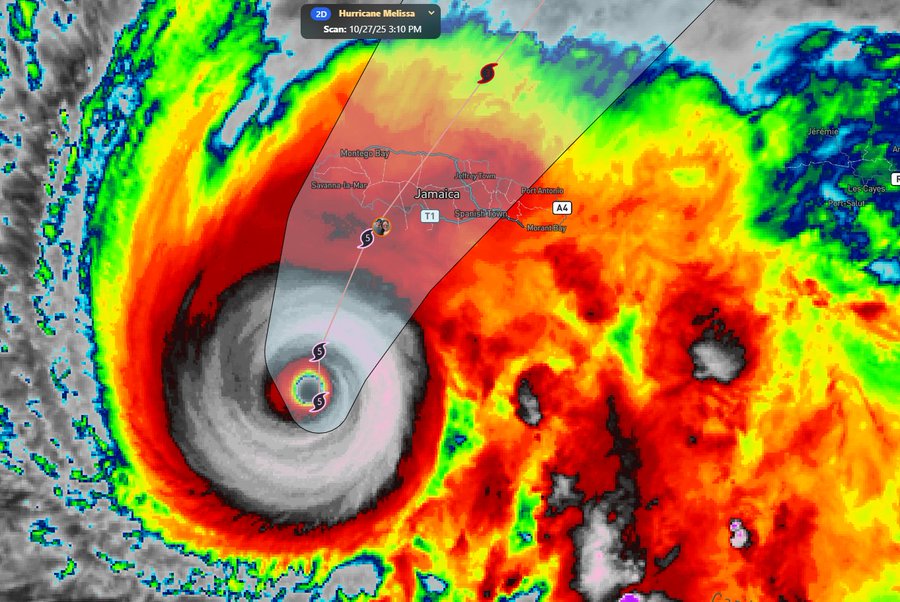 Απόκοσμες εικόνες μέσα από το μάτι του γιγάντιου τυφώνα «Μελίσα» που πλήττει την Καραϊβική