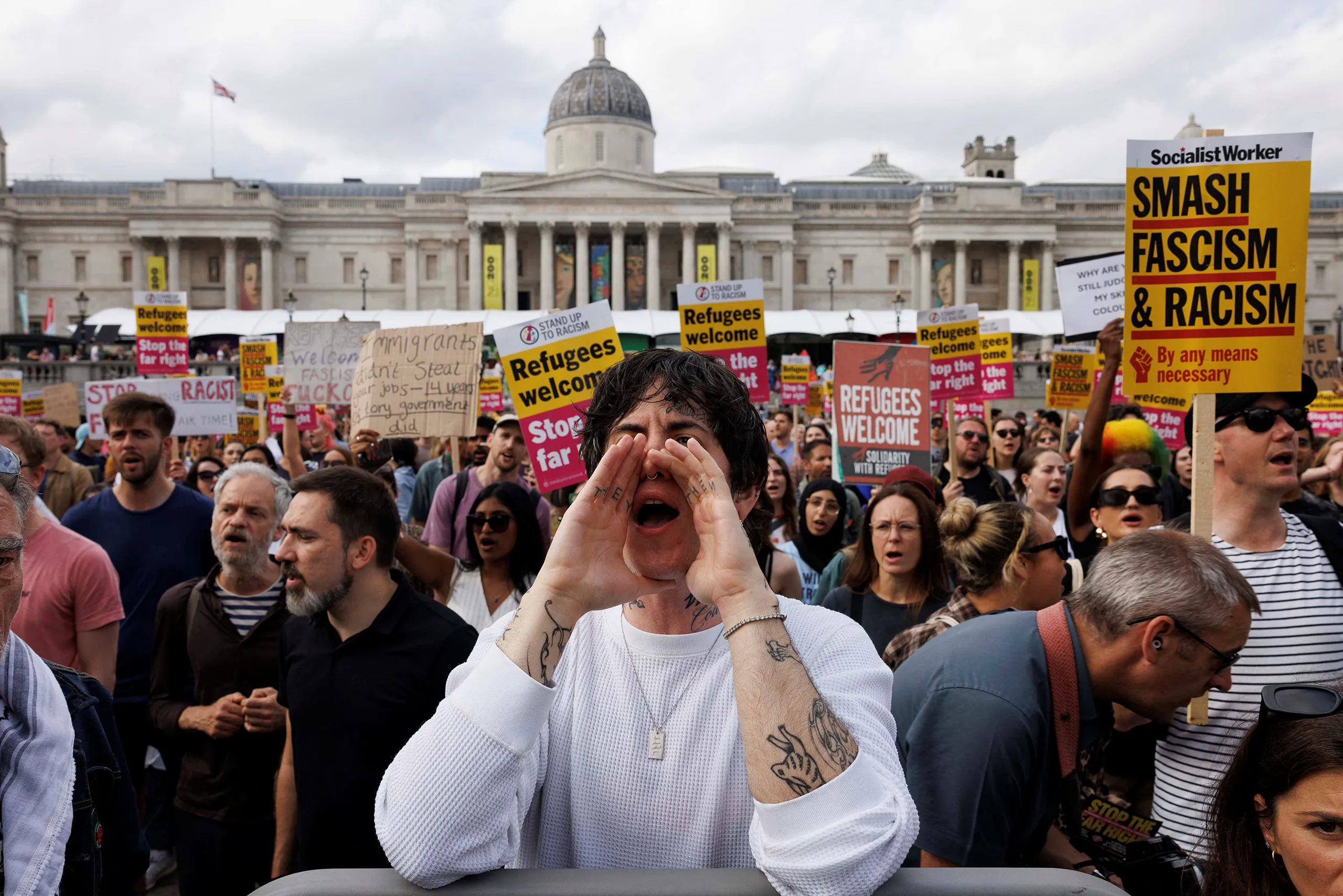 Βίντεο: Αλλοδαποί επιτέθηκαν σε Άγγλο και «έφαγαν» το ξύλο της «χρονιάς» τους από παρέα εφήβων