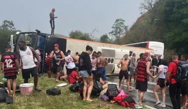 Σοβαρό τροχαίο μετά την εκτροπή λεωφορείου με φιλάθλους της Φλαμένγκο – Στους 46 οι τραυματίες (βίντεο)