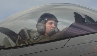 Το μήνυμα του πιλότου του F-16 για την 28η Οκτωβρίου: «Συνεχίζουμε να φυλάμε τον ουρανό της πατρίδας» (βίντεο)