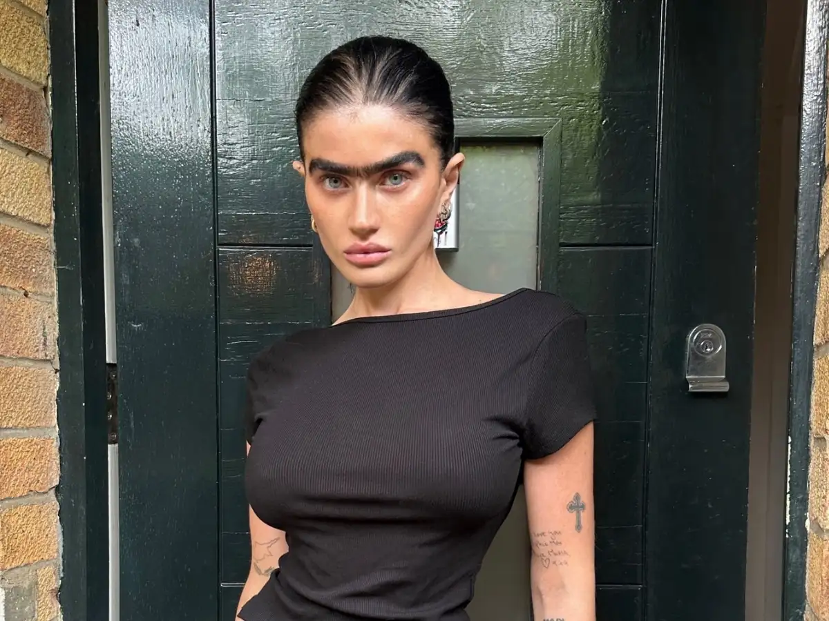 Η άκρως αποκαλυπτική φωτογράφιση της Σ.Χατζηπαντελή με διχτυωτή ολόσωμη φόρμα