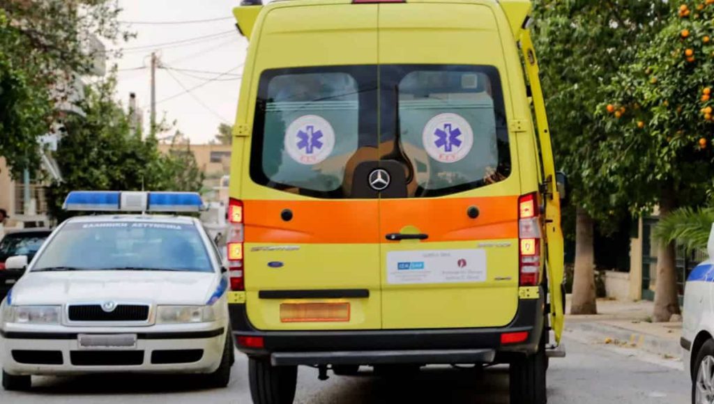 Κόρη 70χρονης που χτυπήθηκε από άστεγο στην Γλυφάδα: «Το σπίτι μου κοντεύει να κλείσει» (βίντεο)