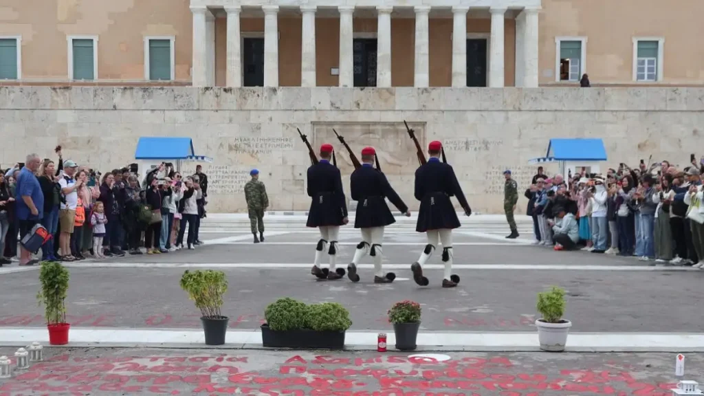 Υπουργείο ΠΡΟ.ΠΟ στην ΕΛΑΣ για τις εκδηλώσεις για τα Τέμπη στο Μνημείο του Αγνώστου Στρατιώτη – «Μην προκαλείτε»