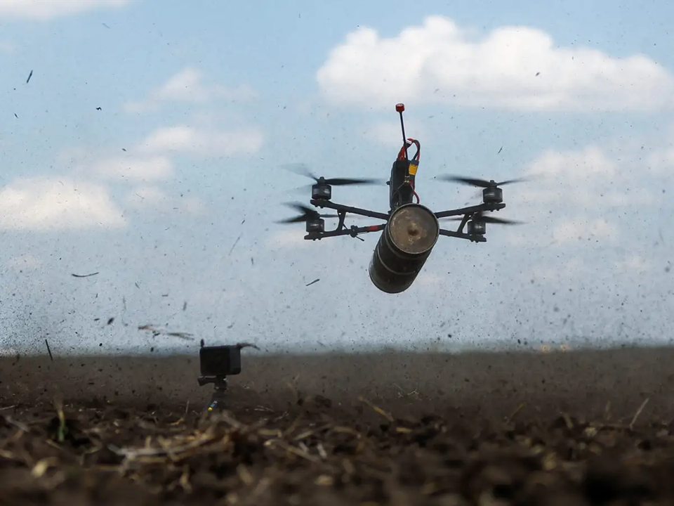 Βίντεο: Η στιγμή που ρωσικά drones οπτικών ινών καταστρέφουν ουκρανικά ρομποτικά συστήματα