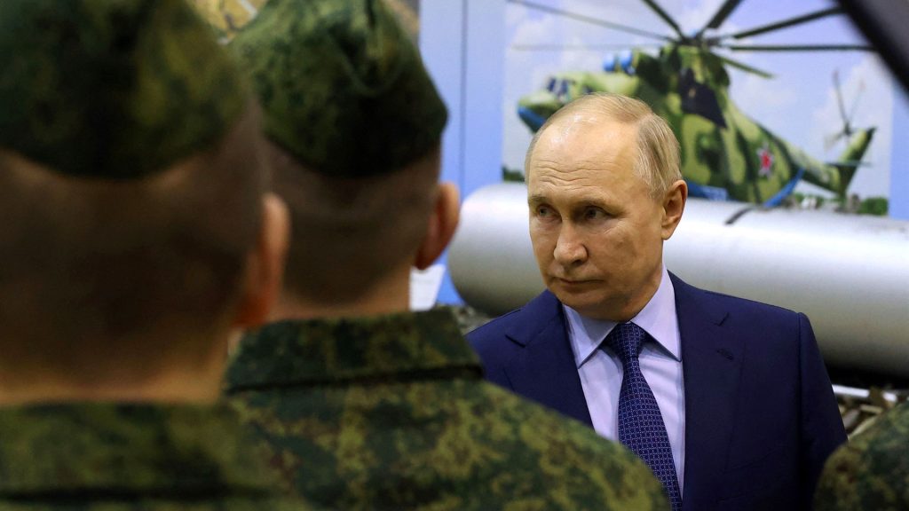 Ο Β.Πούτιν επισκέφθηκε τραυματίες στρατιώτες: Τους χάρισε αντιβαλλιστικές πλάκες προστασίας με τον Άγιο Γεώργιο