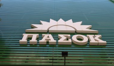 ΠΑΣΟΚ: Οι κυβερνητικές πηγές έχουν «χάσει τη μπάλα» για τον Άγνωστο Στρατιώτη